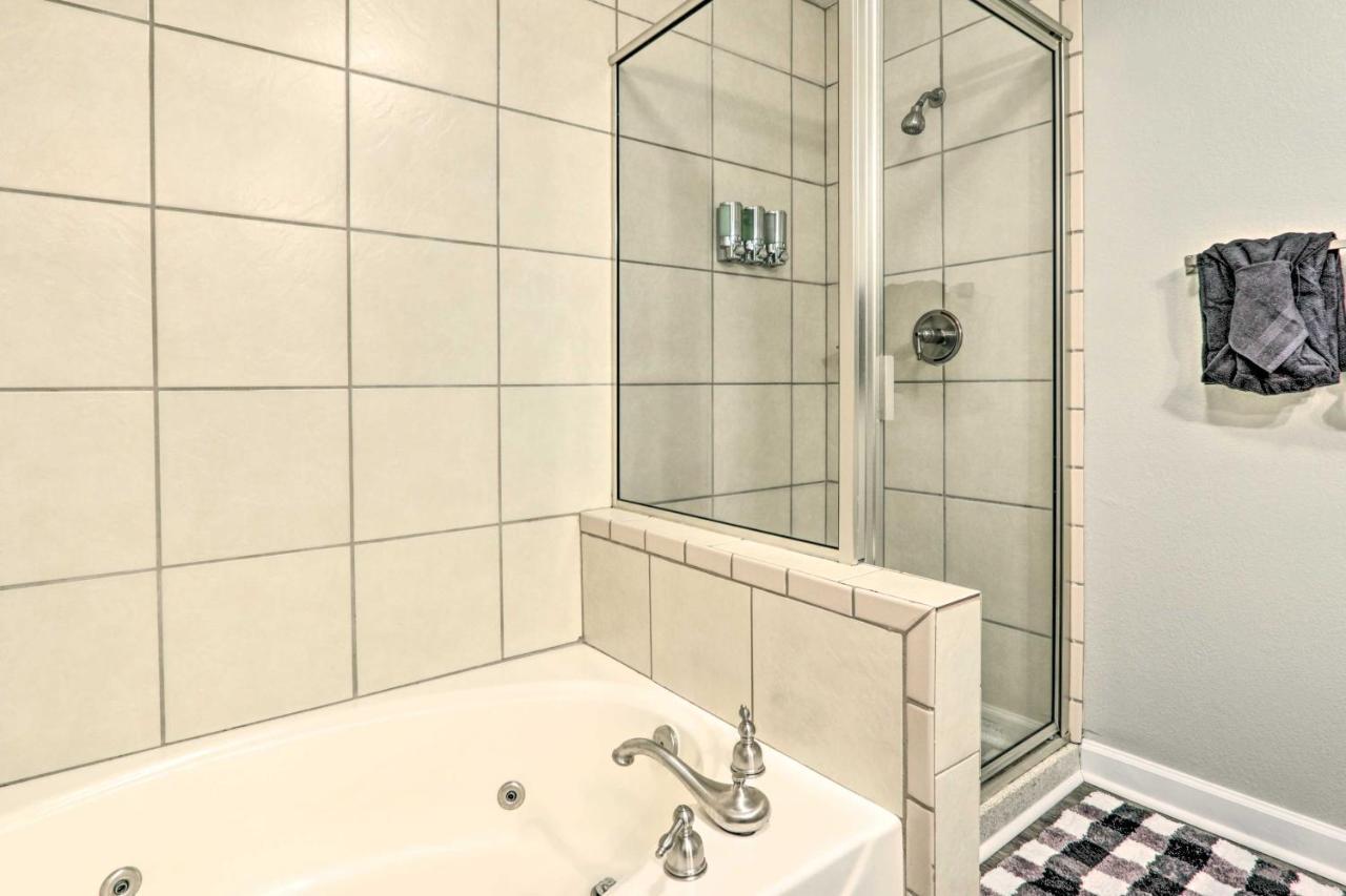 Downtown Pigeon Forge Condo With Pool Access! Exterior photo