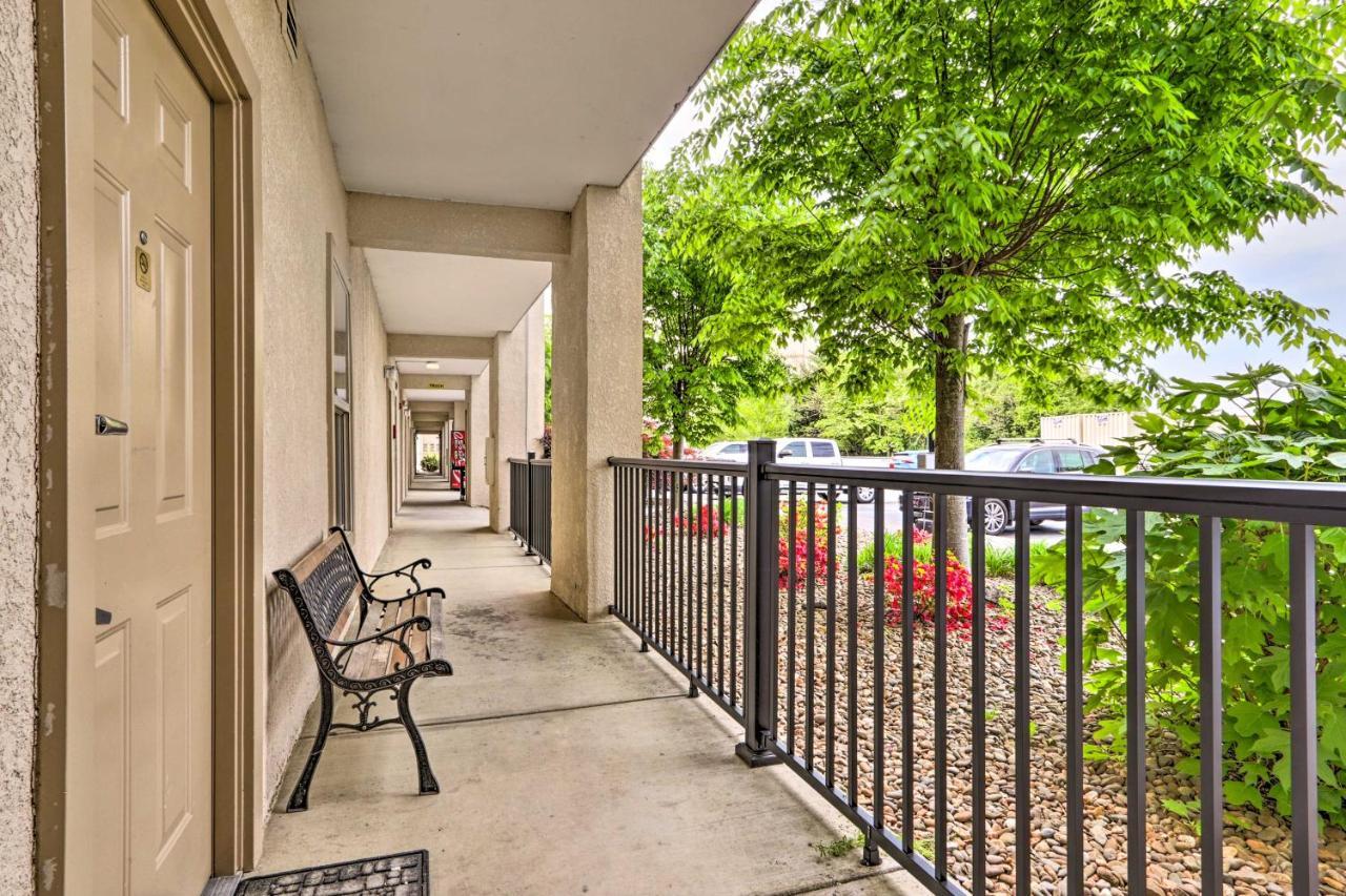 Downtown Pigeon Forge Condo With Pool Access! Exterior photo